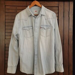 Levi's Men's pearl snap light wash